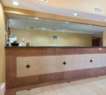 Quality Inn and Suites Buda Lobby