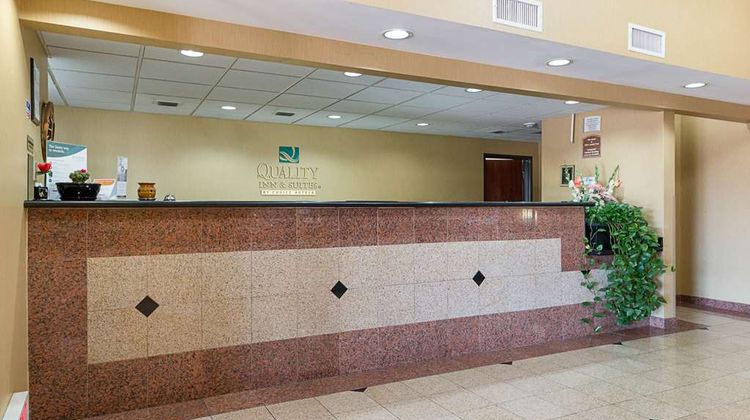 Quality Inn and Suites Buda Lobby
