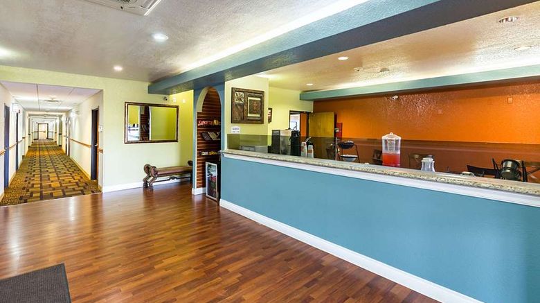 <b>Suburban Studios Lobby</b>. Images powered by <a href="https://iceportal.shijigroup.com/" title="IcePortal" target="_blank">IcePortal</a>.