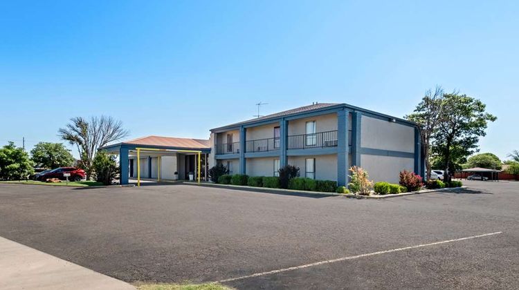 Quality Inn Plainview Exterior