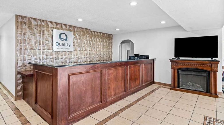 <b>Quality Inn Plainview Lobby</b>. Images powered by <a href="https://iceportal.shijigroup.com/" title="IcePortal" target="_blank">IcePortal</a>.