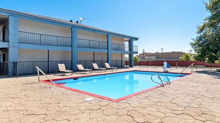 Quality Inn Plainview Pool