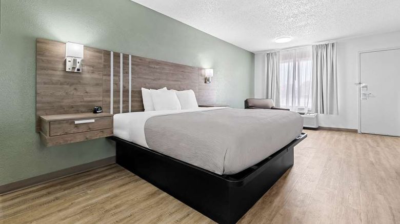 <b>Quality Inn Plainview Room</b>. Images powered by <a href="https://iceportal.shijigroup.com/" title="IcePortal" target="_blank">IcePortal</a>.