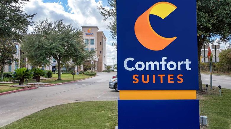 <b>Comfort Suites Northwest Houston Exterior</b>. Images powered by <a href="https://iceportal.shijigroup.com/" title="IcePortal" target="_blank">IcePortal</a>.