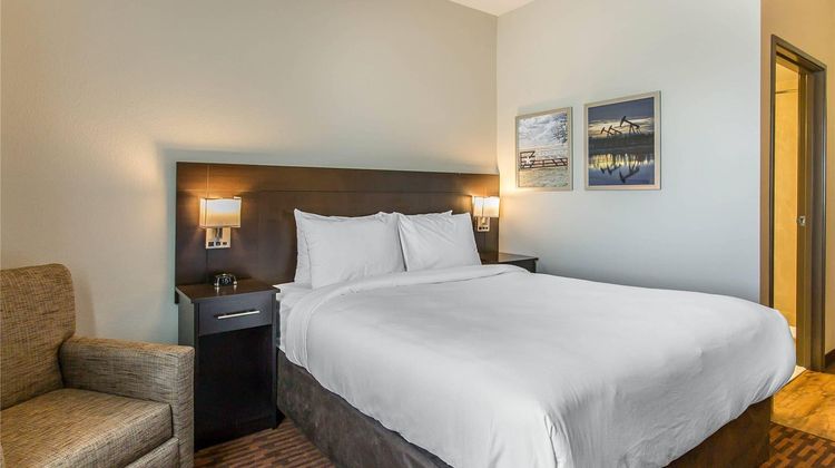 Suburban Studios Midland I-20 Room