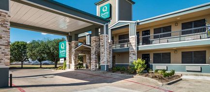 Quality Inn and Suites Garland Exterior
