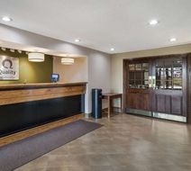 Quality Inn and Suites Garland Lobby