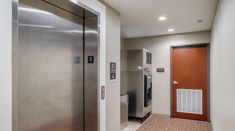 <b>Sleep Inn & Suites Lobby</b>. Images powered by <a href="https://iceportal.shijigroup.com/" title="IcePortal" target="_blank">IcePortal</a>.