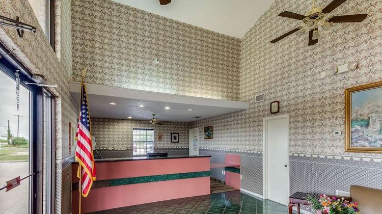 Econo Lodge Falfurrias Lobby