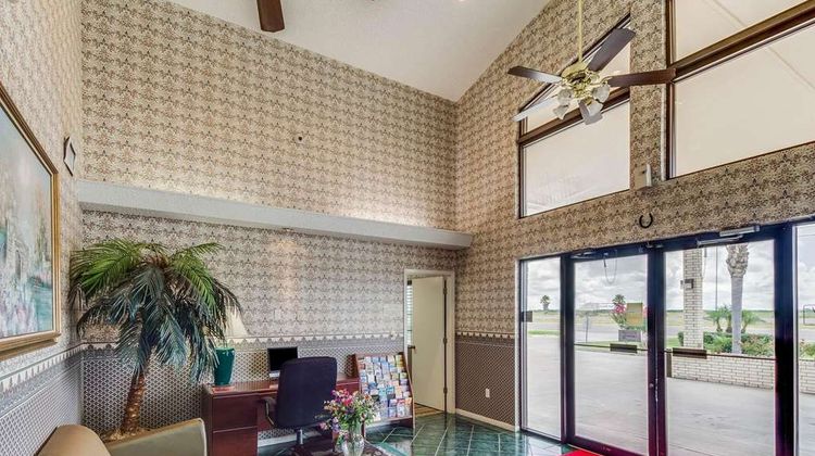 Econo Lodge Falfurrias Lobby