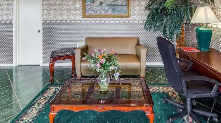 Econo Lodge Falfurrias Lobby