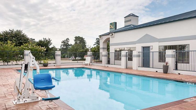 Quality Inn Carthage Pool