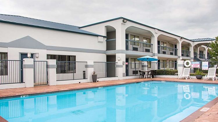 Quality Inn Carthage Pool