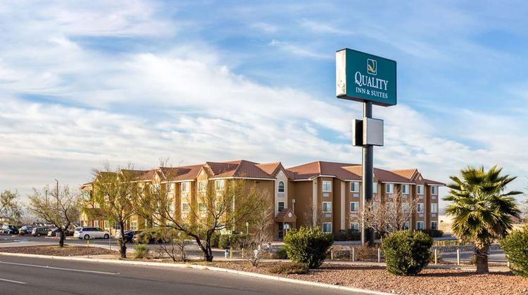 Quality Inn & Suites Exterior