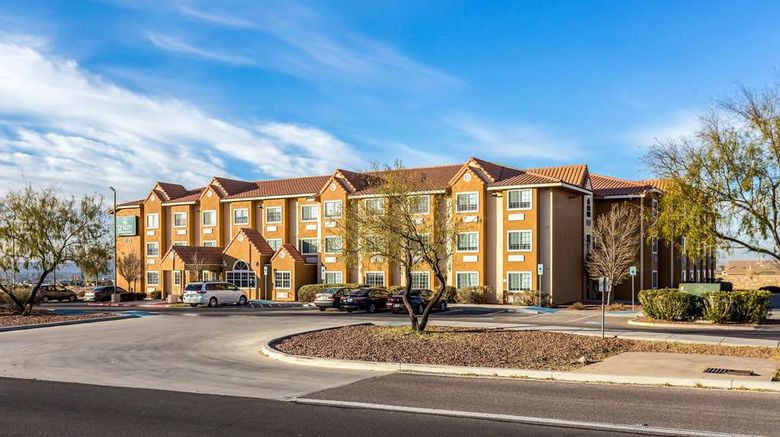 <b>Quality Inn & Suites Exterior</b>. Images powered by <a href="https://iceportal.shijigroup.com/" title="IcePortal" target="_blank">IcePortal</a>.