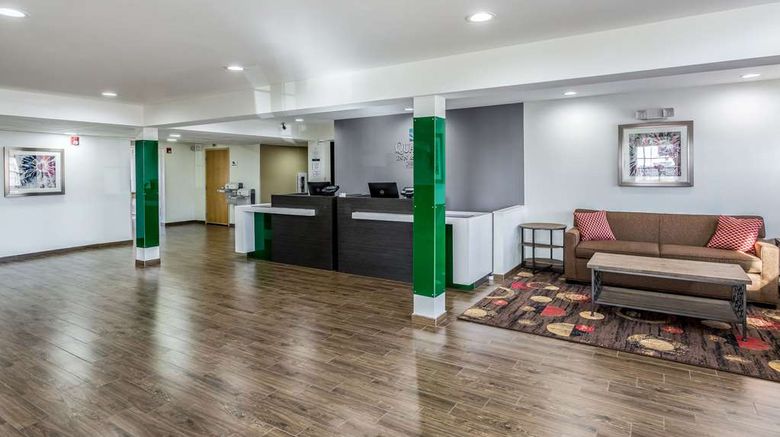 <b>Quality Inn & Suites Lobby</b>. Images powered by <a href="https://iceportal.shijigroup.com/" title="IcePortal" target="_blank">IcePortal</a>.