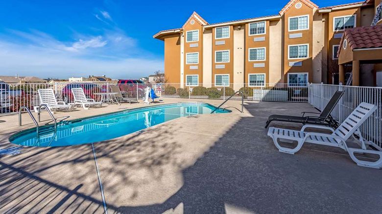 <b>Quality Inn & Suites Pool</b>. Images powered by <a href="https://iceportal.shijigroup.com/" title="IcePortal" target="_blank">IcePortal</a>.