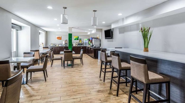 <b>Quality Inn & Suites Restaurant</b>. Images powered by <a href="https://iceportal.shijigroup.com/" title="IcePortal" target="_blank">IcePortal</a>.