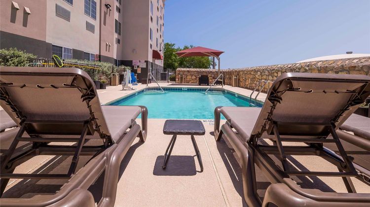 Comfort Suites El Paso Airport Pool