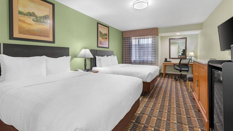 Quality Inn & Suites Plano East Room