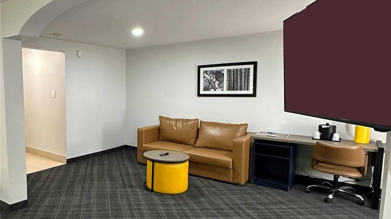 <b>Comfort Inn North Dallas Suite</b>. Images powered by <a href="https://iceportal.shijigroup.com/" title="IcePortal" target="_blank">IcePortal</a>.