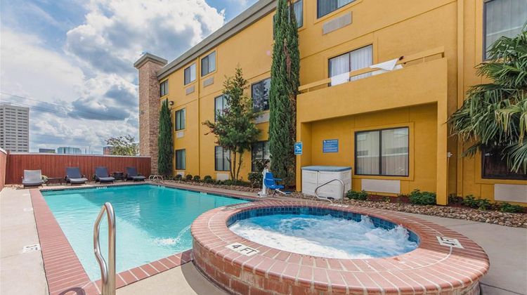 Comfort Inn North Dallas Pool