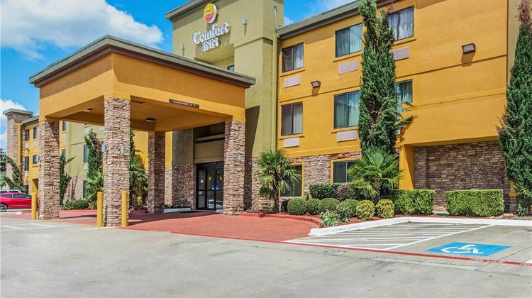 Comfort Inn North Dallas Exterior