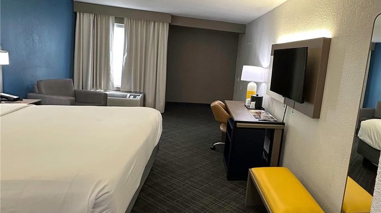 <b>Comfort Inn North Dallas Room</b>. Images powered by <a href="https://iceportal.shijigroup.com/" title="IcePortal" target="_blank">IcePortal</a>.
