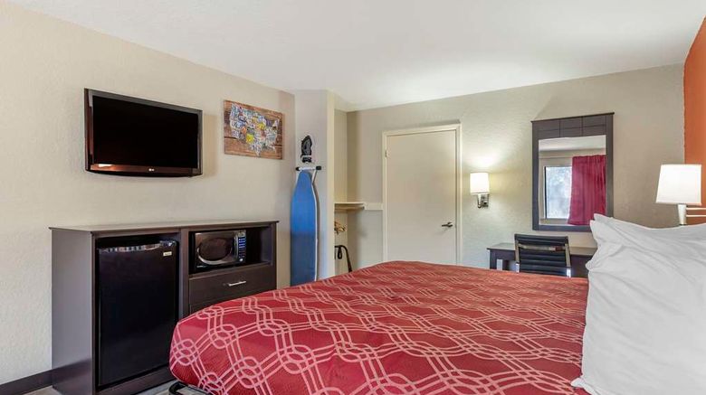 <b>Econo Lodge San Antonio/Near Seaworld Room</b>. Images powered by <a href="https://iceportal.shijigroup.com/" title="IcePortal" target="_blank">IcePortal</a>.