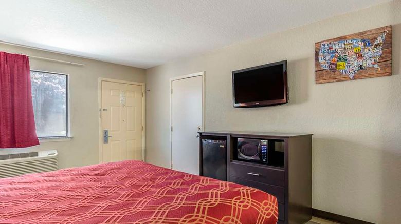 <b>Econo Lodge San Antonio/Near Seaworld Room</b>. Images powered by <a href="https://iceportal.shijigroup.com/" title="IcePortal" target="_blank">IcePortal</a>.