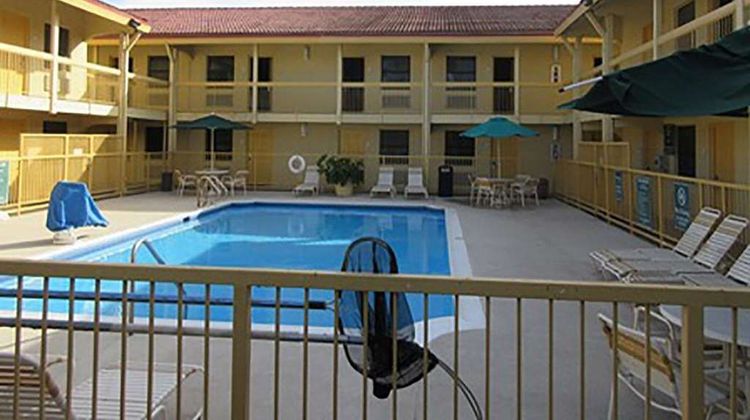 Quality Inn Harlingen Pool
