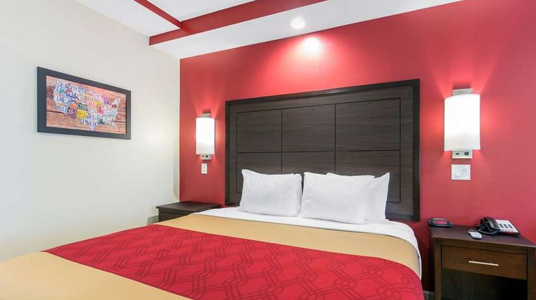 <b>Econo Lodge Inn & Suites Suite</b>. Images powered by <a href="https://iceportal.shijigroup.com/" title="IcePortal" target="_blank">IcePortal</a>.