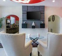Econo Lodge Inn & Suites Lobby