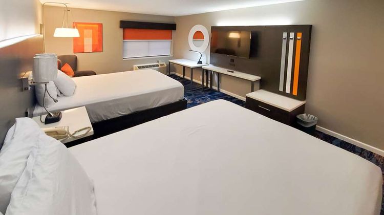 Clarion Pointe Marshall Room
