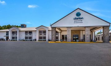 Clarion Pointe Marshall