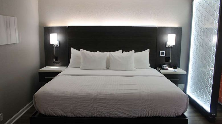 <b>Clarion Pointe Marshall Suite</b>. Images powered by <a href="https://iceportal.shijigroup.com/" title="IcePortal" target="_blank">IcePortal</a>.