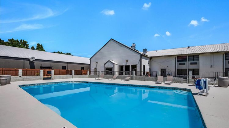 Clarion Pointe Marshall Pool