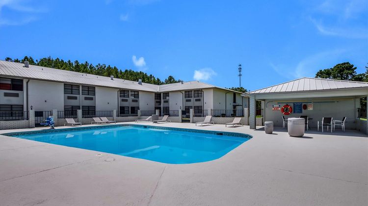 Clarion Pointe Marshall Pool