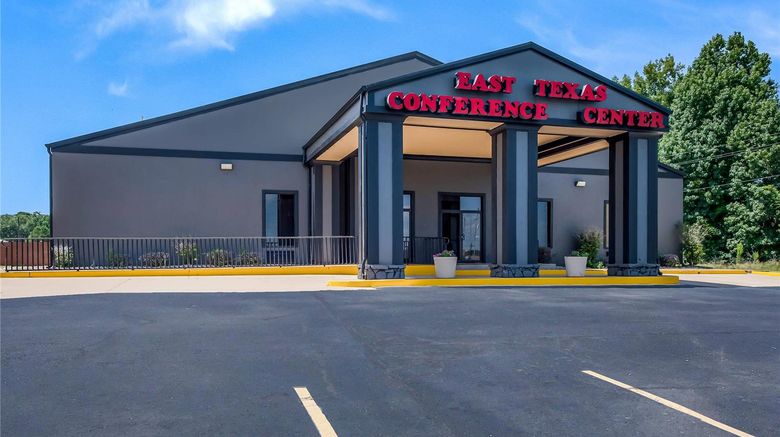 <b>Clarion Pointe Marshall Exterior</b>. Images powered by <a href="https://iceportal.shijigroup.com/" title="IcePortal" target="_blank">IcePortal</a>.