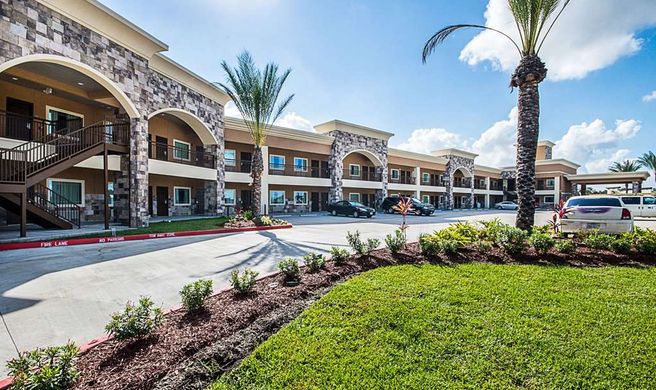 Econo Lodge Inn & Suites Exterior