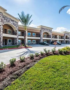 Econo Lodge Inn & Suites