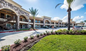Econo Lodge Inn & Suites