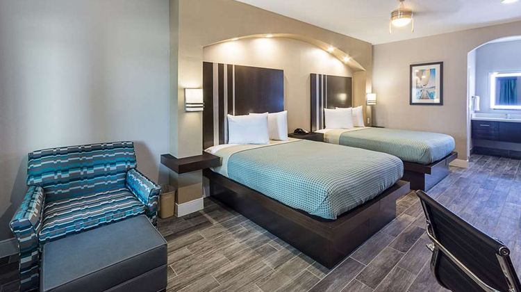 Econo Lodge Inn & Suites Room