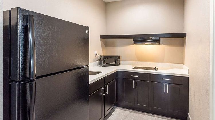 Econo Lodge Inn & Suites Suite