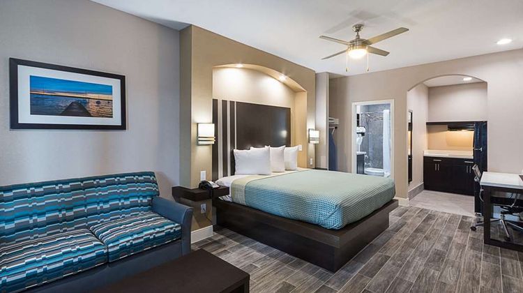 Econo Lodge Inn & Suites Suite