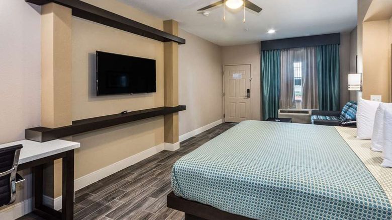 <b>Econo Lodge Inn & Suites Suite</b>. Images powered by <a href="https://iceportal.shijigroup.com/" title="IcePortal" target="_blank">IcePortal</a>.