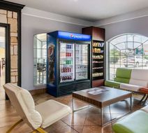 Quality Inn & Suites Mercedes Lobby