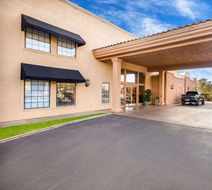 Clarion Suites St George Exterior