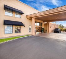 Clarion Suites St George Exterior