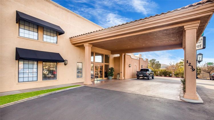 Clarion Suites St George Exterior